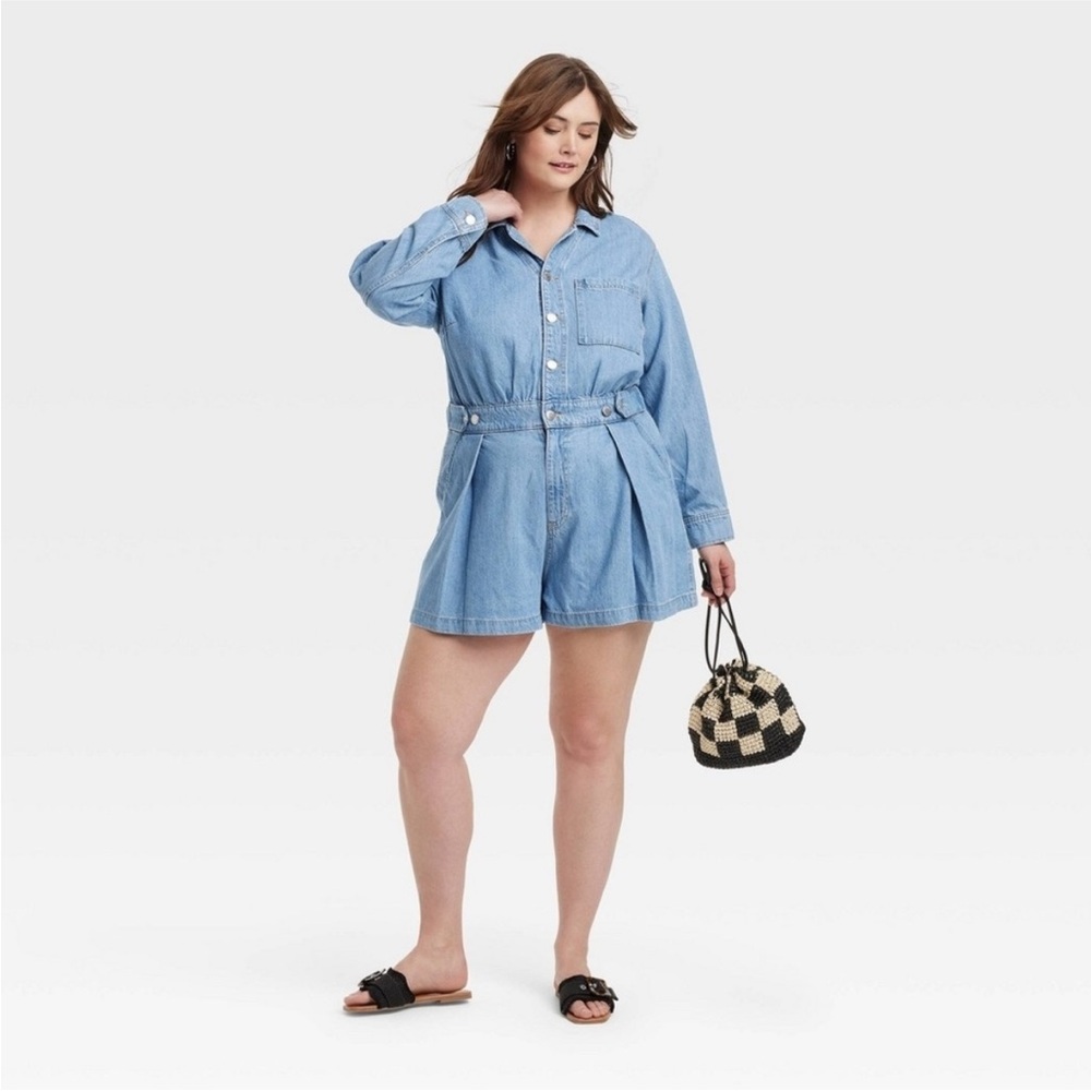 NWOT Universal Thread Women’s denim long sleeve romper Light wash size 16